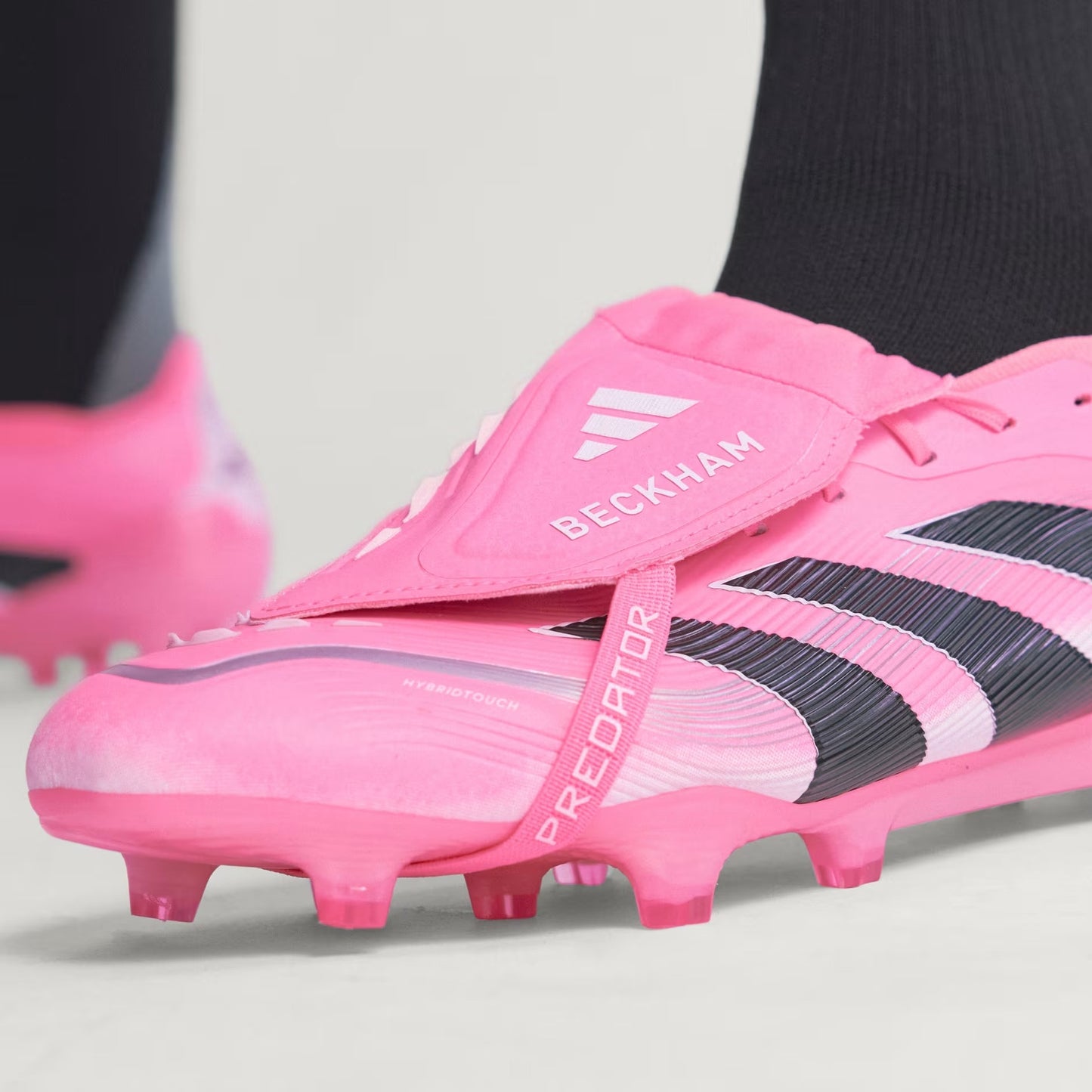 PREDATOR ELITE Fold-Over Tongue Firm Ground Football Boots Beckham Pink